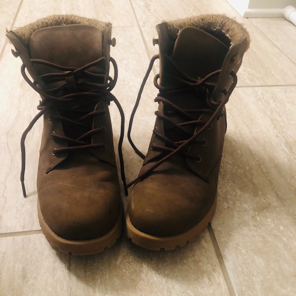 Brown Lace Up Combat Boots! Perfect for Fall🍁🍂